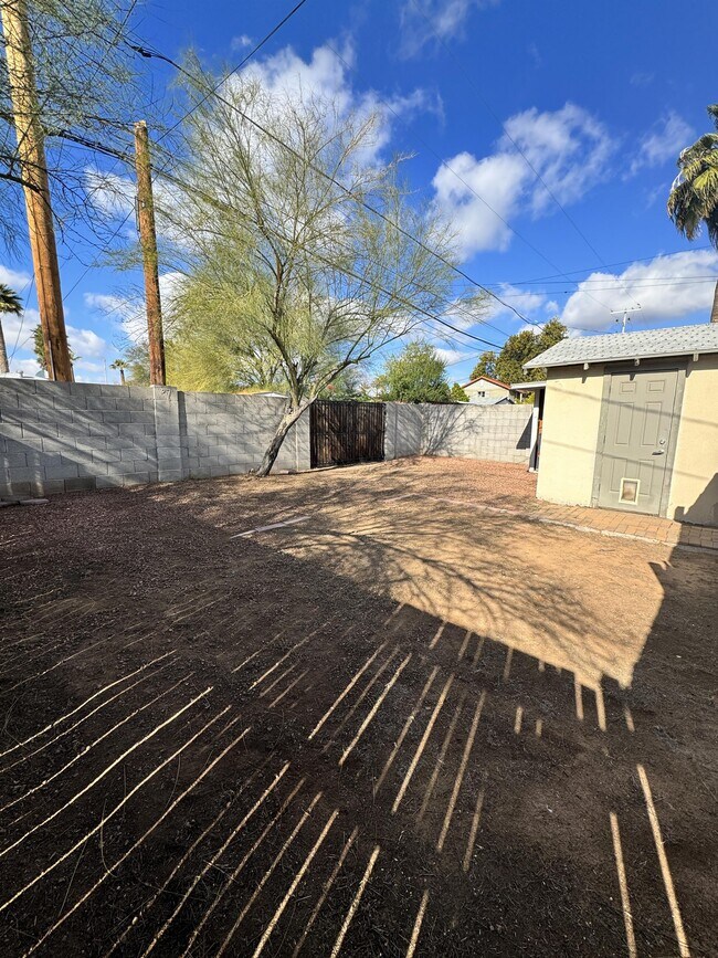 Building Photo - 2014 N 16th Ave