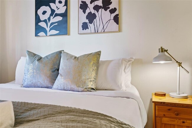 Building Photo - 1422 Collier St