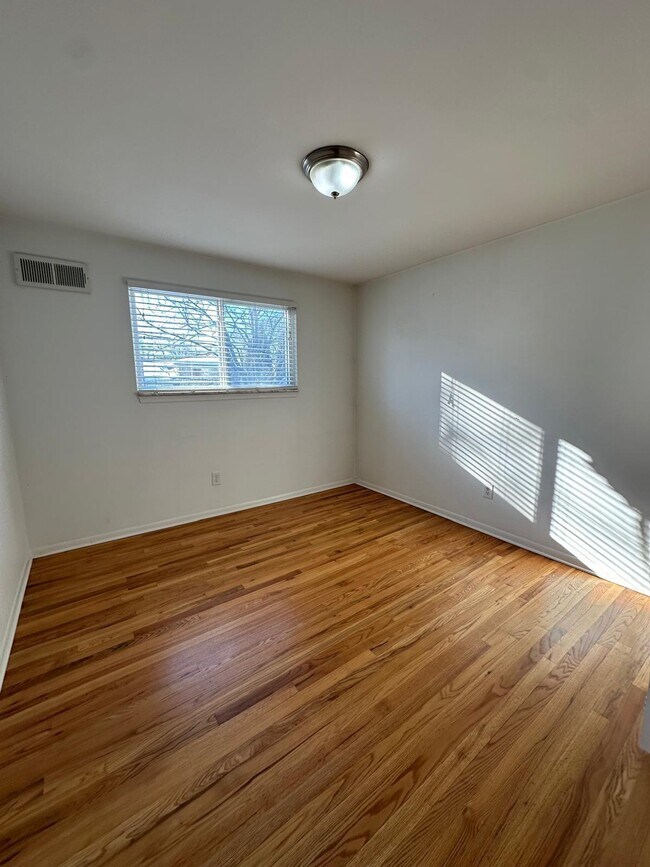 Building Photo - 2184 Cumberland Dr