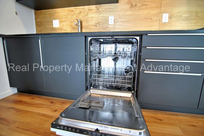 Building Photo - Fully Updated Two Bedroom with Contemporary Style and Comfort Throughout!