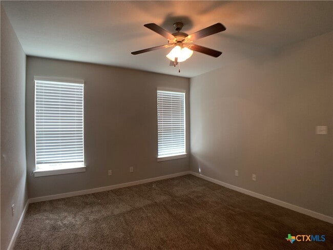 Building Photo - 354 Creekside Curve