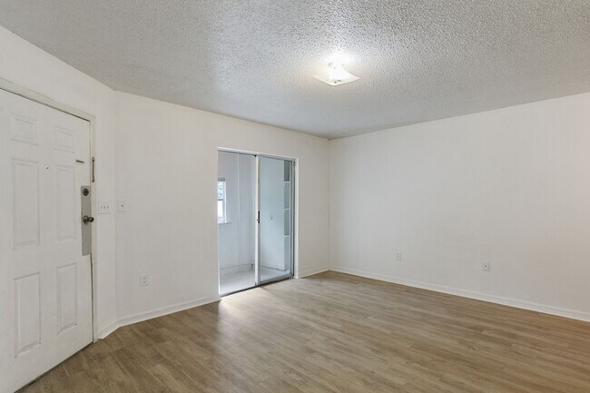 Building Photo - 113 Pearl St