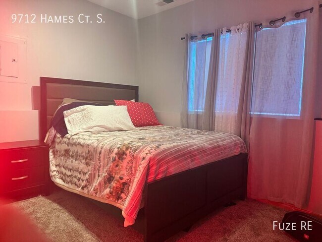 Building Photo - 9712 Hames Ct S