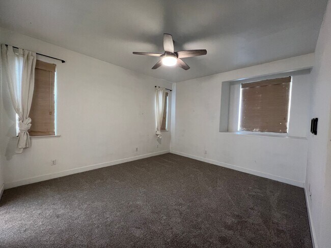 Building Photo - 1098 E Monticello Cir
