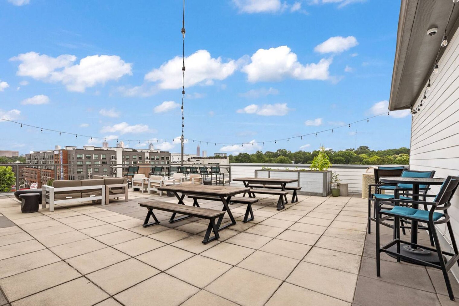 Building Photo - 841 Memorial Dr SE