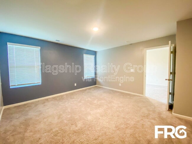 Building Photo - 300 Kenison Way
