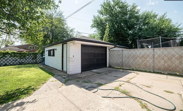 Building Photo - 14435 Kimbark Ave