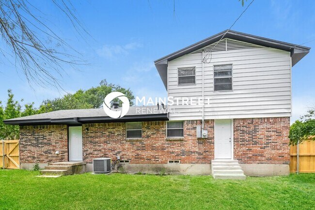 Building Photo - 3 Bedroom Pet-Friendly Home in Forney, TX with Main Street Renewal
