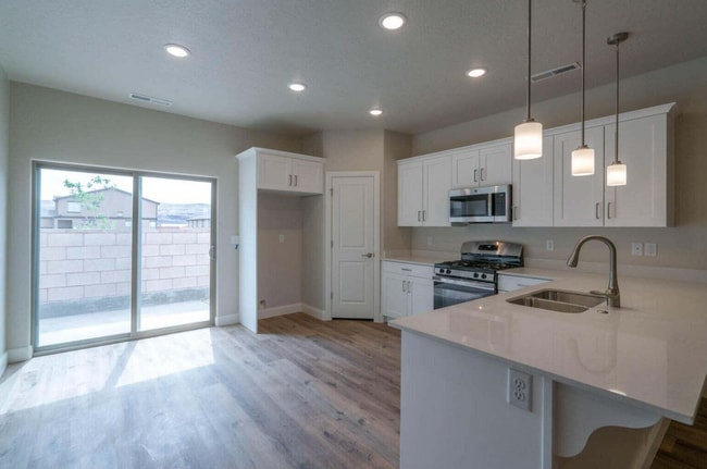 Building Photo - 527 N 550 W