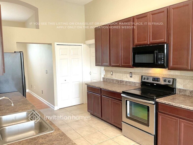 Building Photo - 1735 Creekwater Blvd