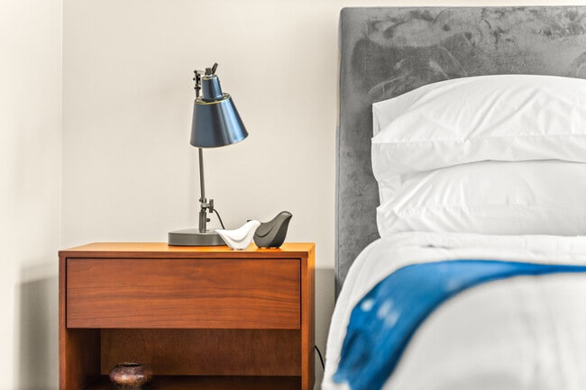 Building Photo - 340 W Diversey Pkwy