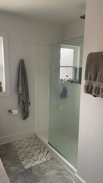 Building Photo - 20-24 E Middle St