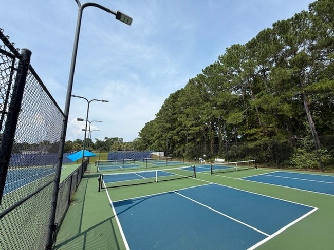 Building Photo - ** $1,000 off your first months rent with a move in by April 1st ** Don't miss out on this gorgeo...