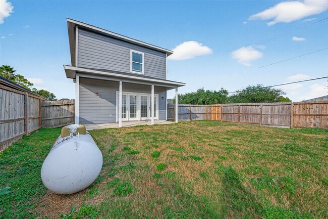 Building Photo - 146 Disney St