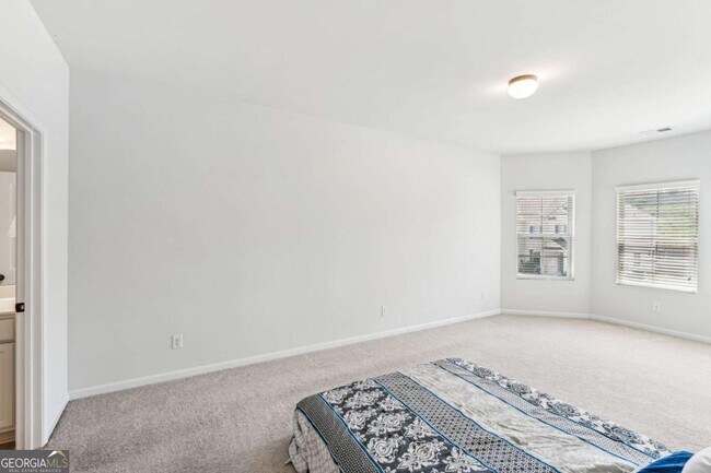 Building Photo - 5545 Mirror Lake Dr