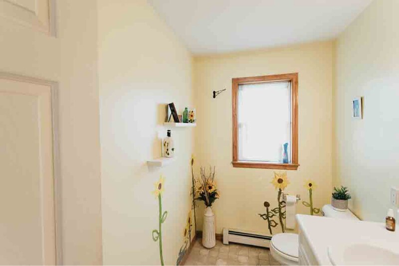 Building Photo - 687 Western Turnpike