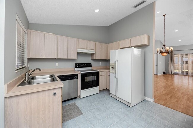 Building Photo - 2411 Bentley Dr