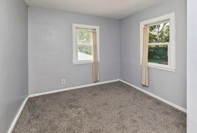 Building Photo - GREAT BACKYARD!! 3 Bed, 1 Bath Home in Des Moines