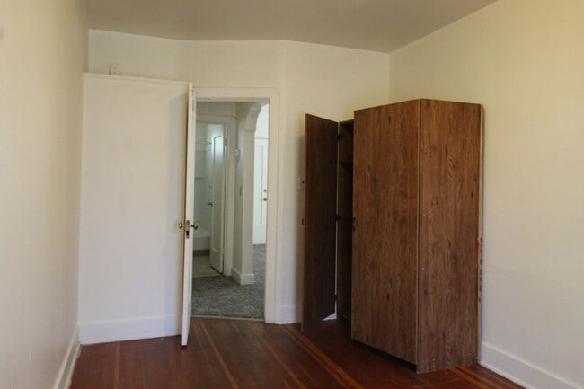 Building Photo - 814 Martin St