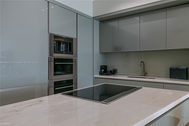 Building Photo - 3 br, 3.5 bath Condo - 18975 Collins Ave U...