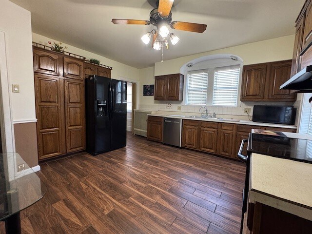 Building Photo - 9012 Eden Ave