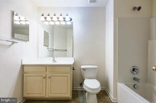 Building Photo - 17 Karendale Ct