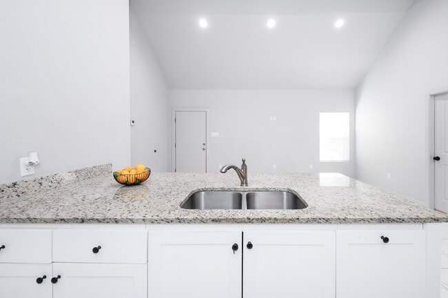 Building Photo - 2301 Ligarde St