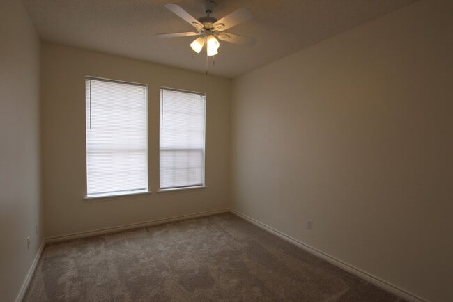 Building Photo - Available Now! 2 Bedroom 2 BathTownhome!
