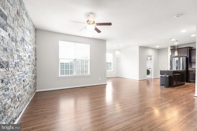 Building Photo - 407 Apricot St