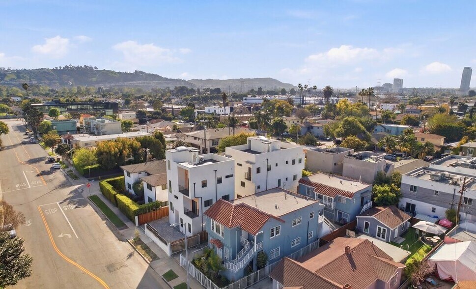 Building Photo - 2835 S Redondo Blvd