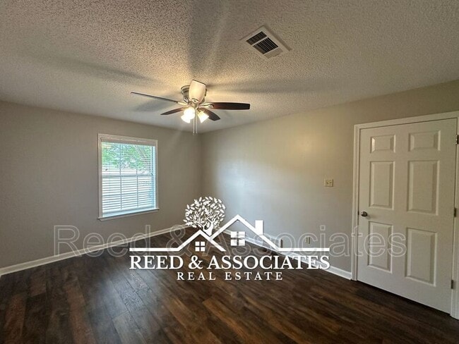 Building Photo - 3062 Valley Green Ln