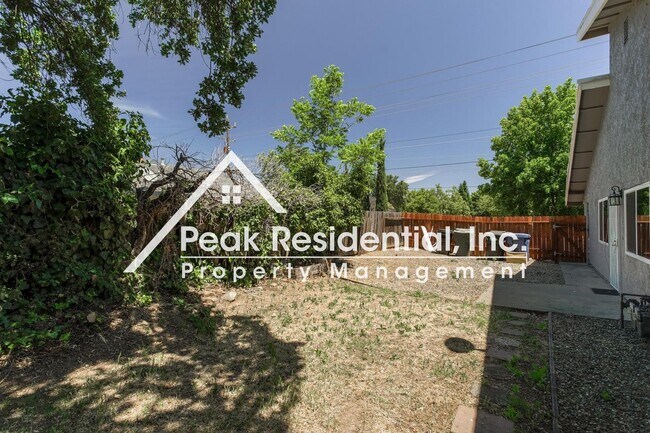 Building Photo - Wonderful Orangevale 2bd/1ba Duplex with 1...