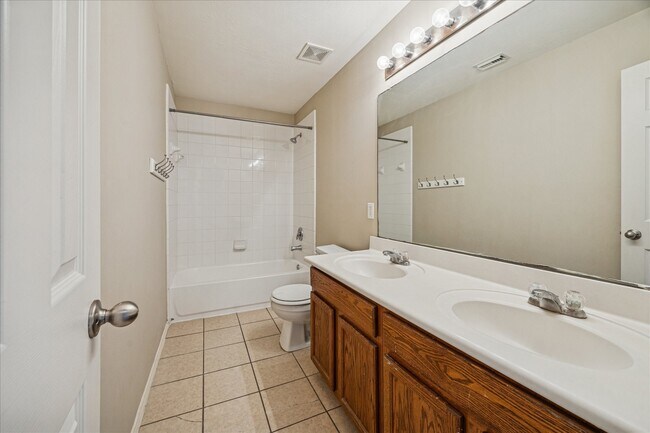 Building Photo - 9223 Carlin Bend Ln