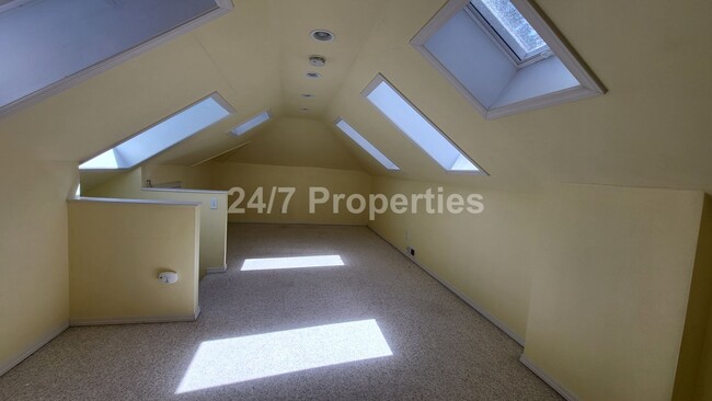 Building Photo - Stunning Home in Tranquil SW Neighborhood