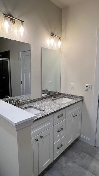 Building Photo - 1915 Cypress Ln