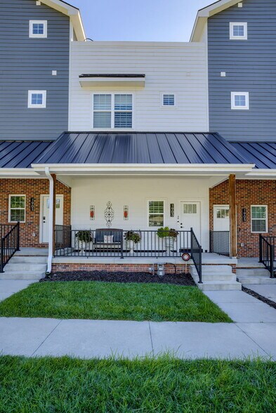 Front Porch - 1903 S 7th St