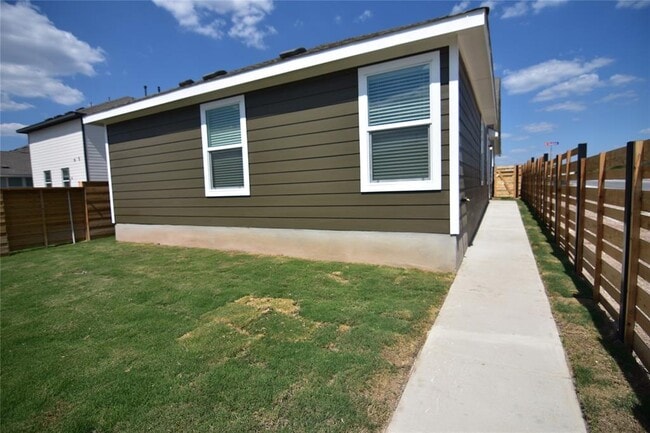 Building Photo - 275 Bugbee