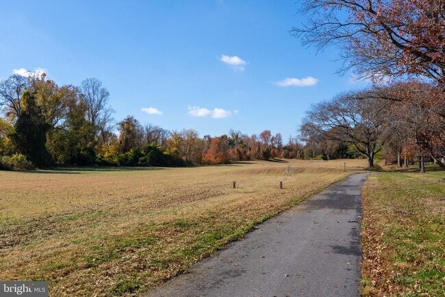 Building Photo - 13847 Lord Fairfax Pl