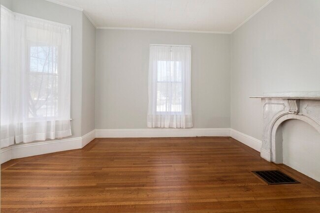 Building Photo - 128 Woburn St
