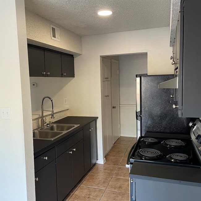 Building Photo - 1705 Coronado Hills Dr