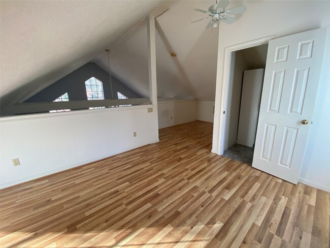Building Photo - 24501 Pine Oaks Ct