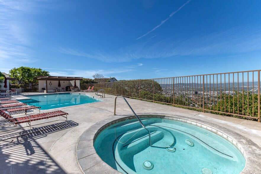 Building Photo - 1709 Camino de Villas