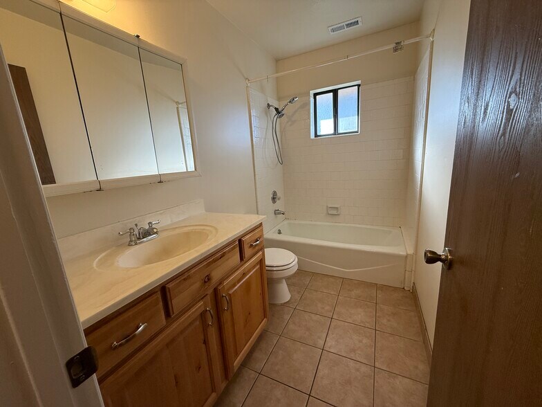 Building Photo - 3943 S 700 W