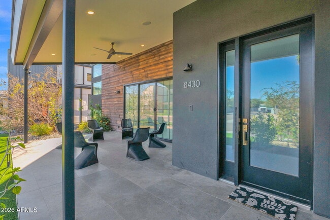 Building Photo - 8430 S 10th Ln