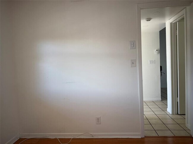 Building Photo - 10007 Winding Lake Rd