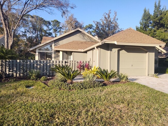Building Photo - Gorgeous 3 bedroom 2 bath townhome with FL...