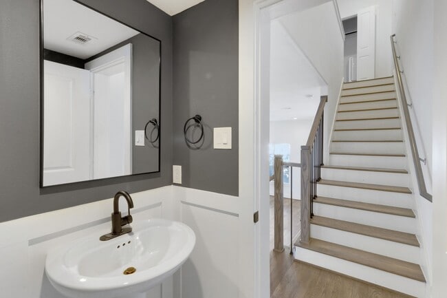 Building Photo - 1526 Chestnut St