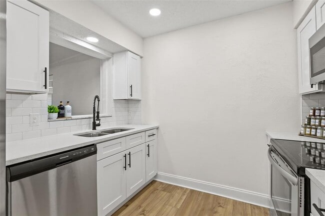 Building Photo - 2700 13th St W
