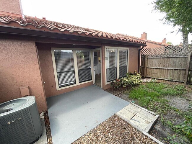 Building Photo - 614 Grenadine Ct