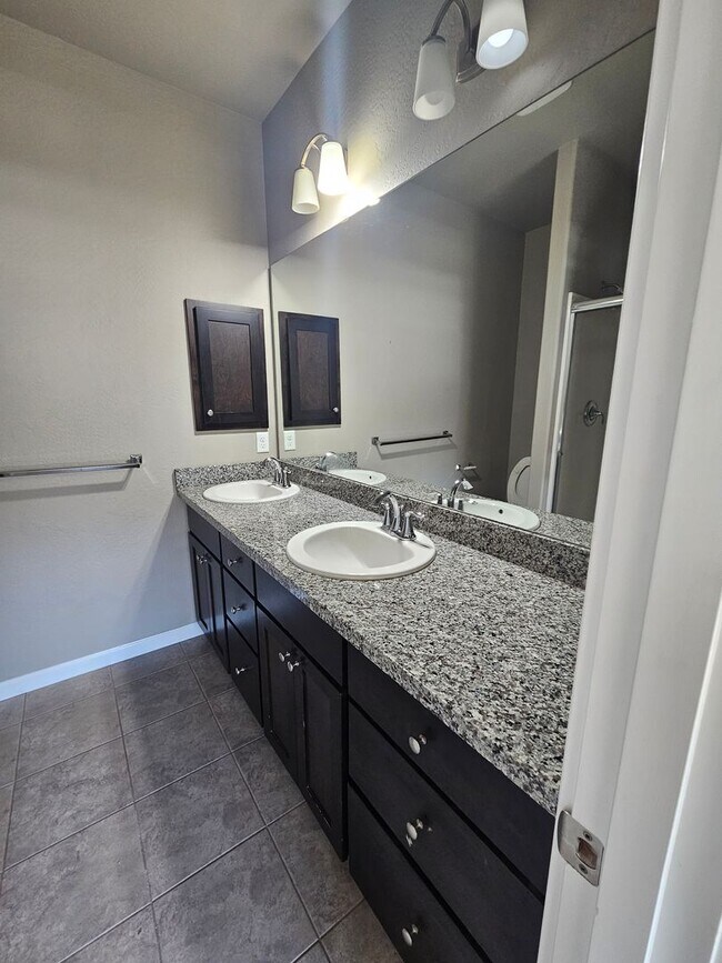 Building Photo - Beautiful newly constructed townhomes in East Medford